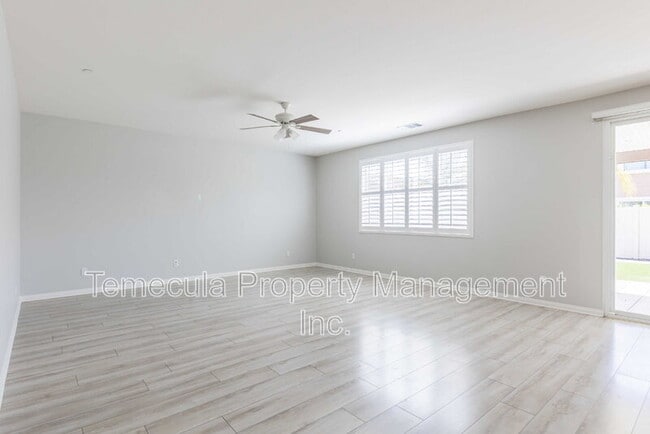Photo - 34065 Helenium St