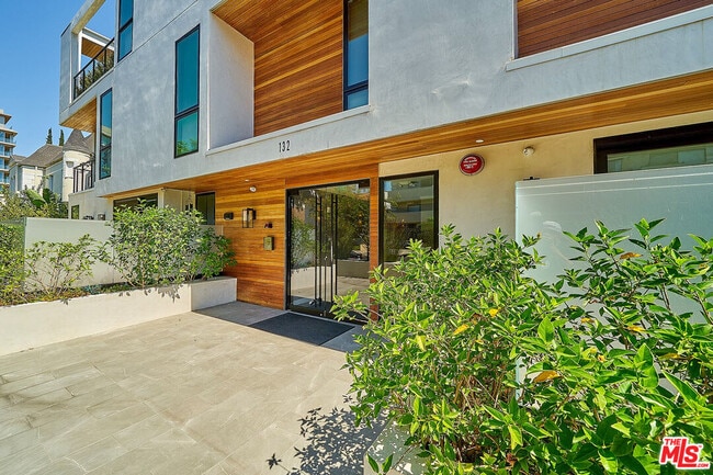 Photo - 132 N Swall Dr Unit 301