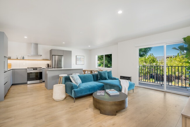 Photo - 1422 Tamarind Ave