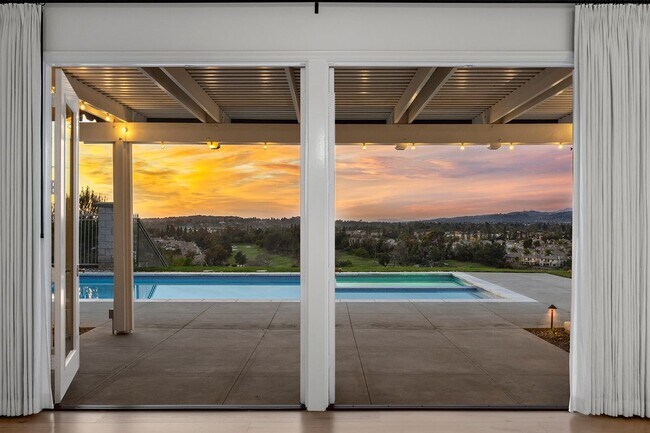 Photo - 2309 Skyline Dr