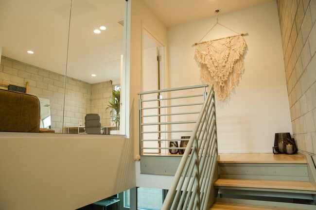 Photo - 3450 Cahuenga Blvd W