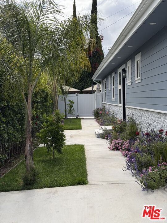 Photo - 17175 Rayen St