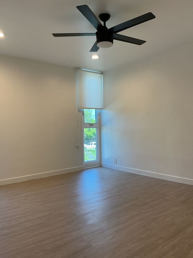 Photo - 7347 Haskell Ave Unit 212
