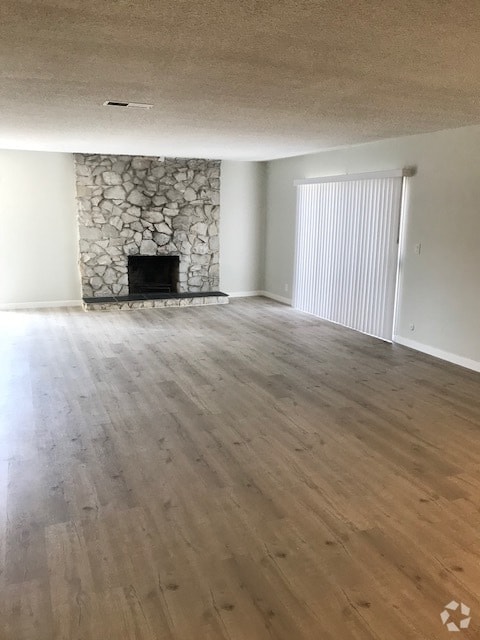 Building Photo - 13433 Roselle Ave Unit B Rental