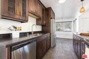 Photo - 3823 Moore St