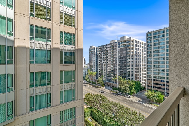 Building Photo - 10747 Wilshire Blvd Rental