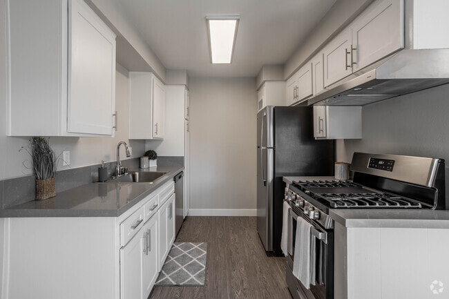 2BR, 1BA - 725 SF - The Benson