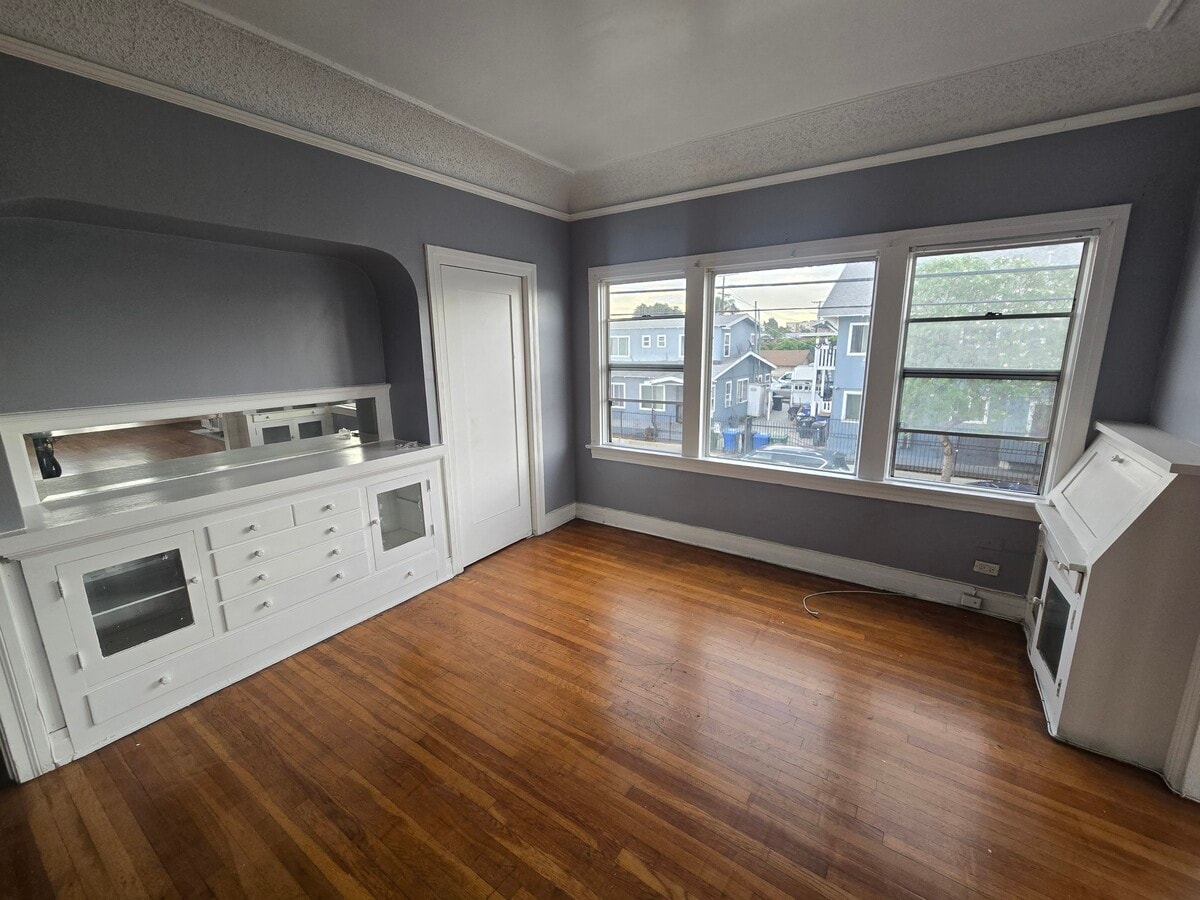 Photo - 337 1/2 E 49th St Unit 337 1/2