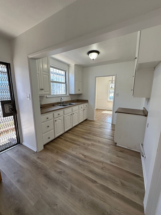 Photo - Single Family Home in Westmont For Rent!