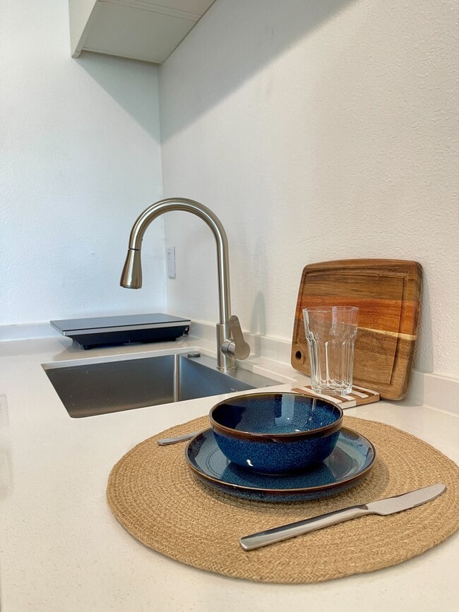 Photo - 1929 N Commonwealth Ave Unit 215