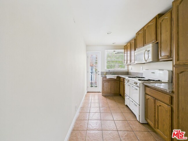 Photo - 1964 N Gower St