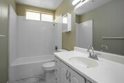 1BR, 1BA - 720SF - Bathroom - Seranado Fountain Apartments