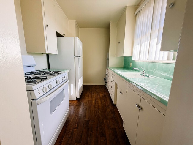 Photo - 226 N Marengo Ave Unit D