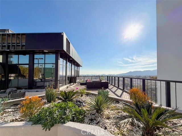 Building Photo - 343 Pioneer Dr Unit 1101