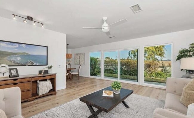 Building Photo - 3808 Vista Campana S