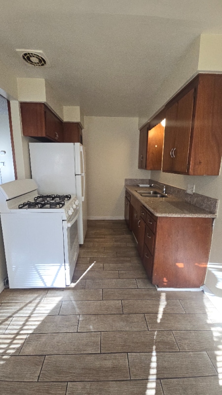 Photo - 720 N Marengo Ave Unit 5