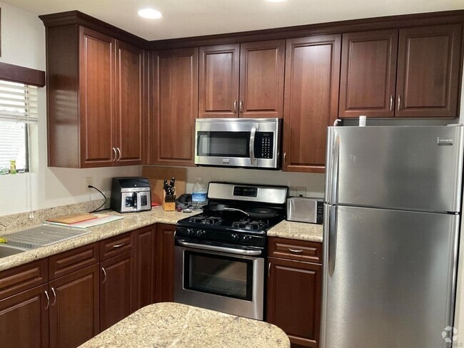 Building Photo - 525 W El Norte Pkwy Rental