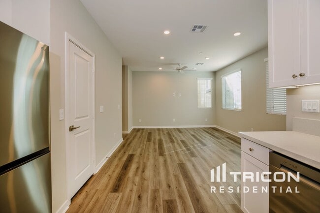 Photo - 31725 Luther Dr