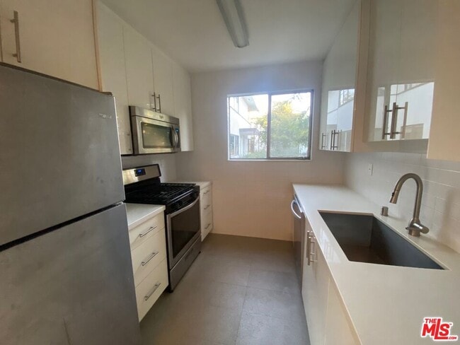 Photo - 3130 S Barrington Ave Unit A