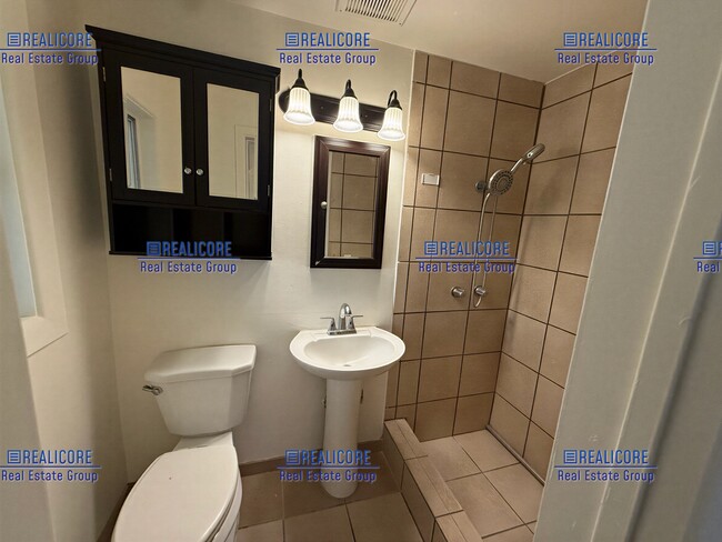 Photo - 7663 Elm St