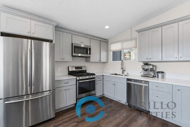 Photo - 2047 Finch Ln