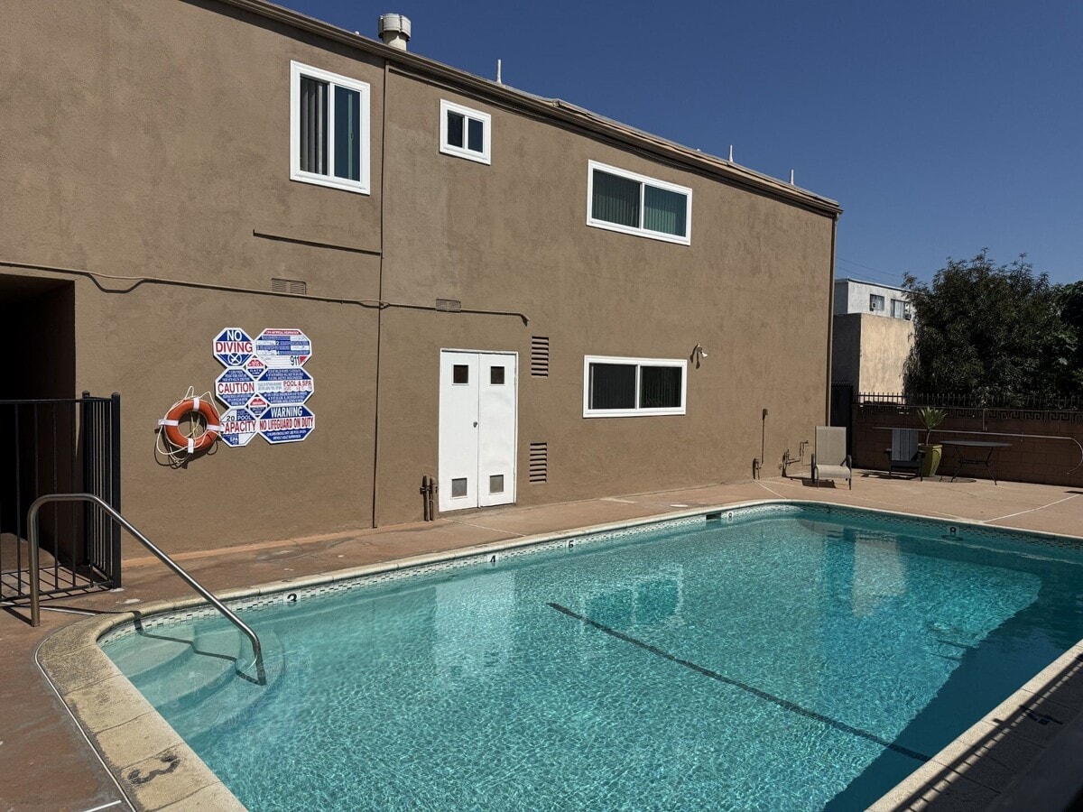 Photo - 7503 Hazeltine Ave