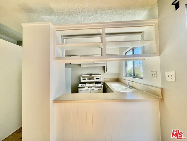 Photo - 941 N San Vicente Blvd Unit 12