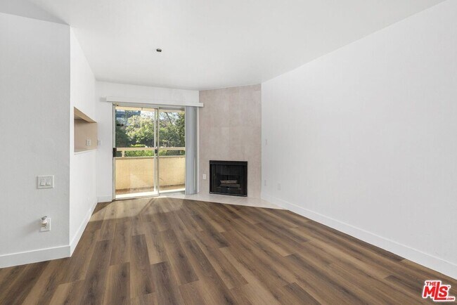 Photo - 10960 Ashton Ave Unit 101