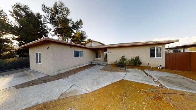 Photo - HUGE 10BR House on Montezuma!! - Large Pri...