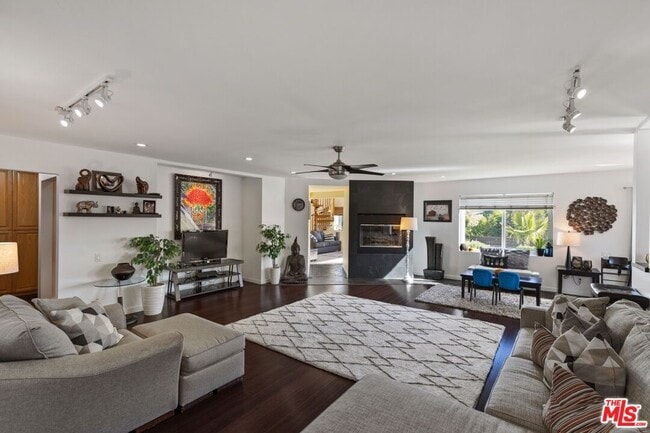 Photo - 7130 Gateshead Way