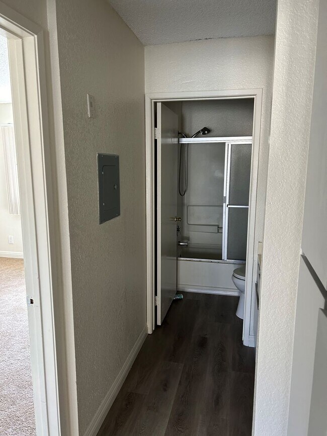 Photo - 6810 Foothill Blvd Tujunga