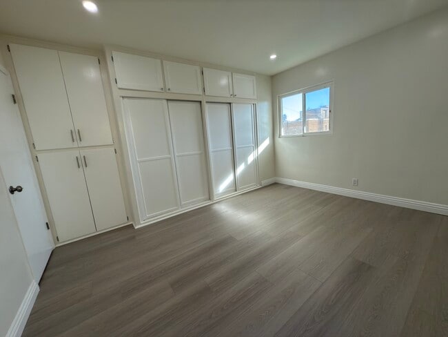 Photo - 5110 Harold Way