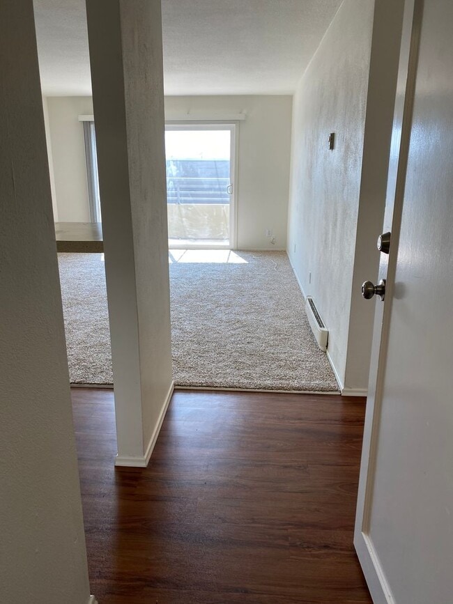 Building Photo - 1 Bed - 1 Bath Single Story Condo; 2nd floor unit in Pacific Beach