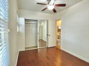 Photo - 233 W 10th St