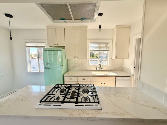 Building Photo - 1801 W 39th St Unit 3883 S. Gramercy Pl.