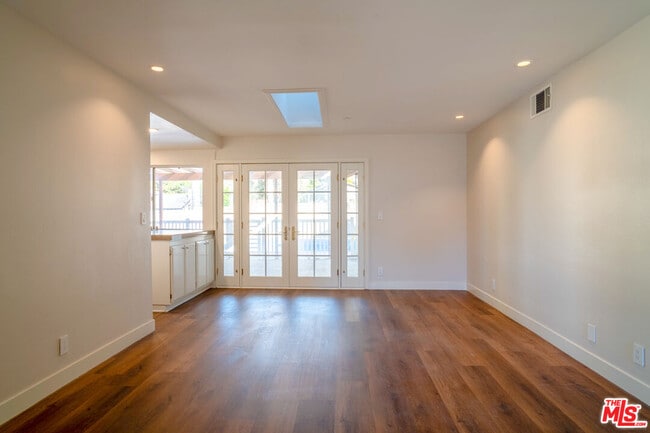 Photo - 233 Longfellow St