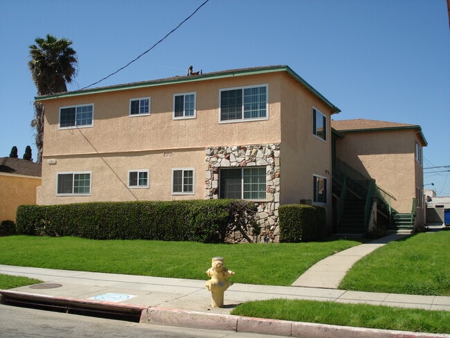 Photo - 11901 York Ave Unit #0