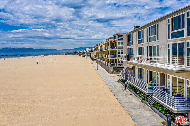 Building Photo - 4403 Ocean Front Walk Unit 104 Rental