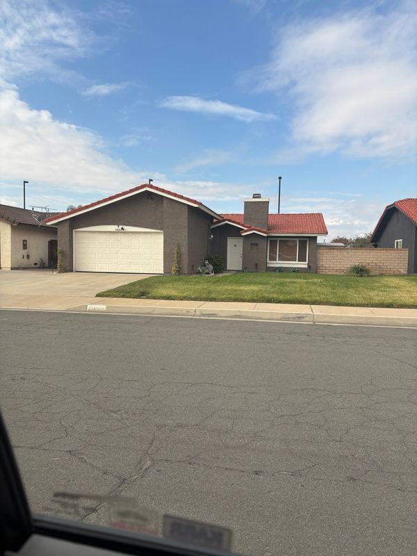 Building Photo - 14561 Victor Dr