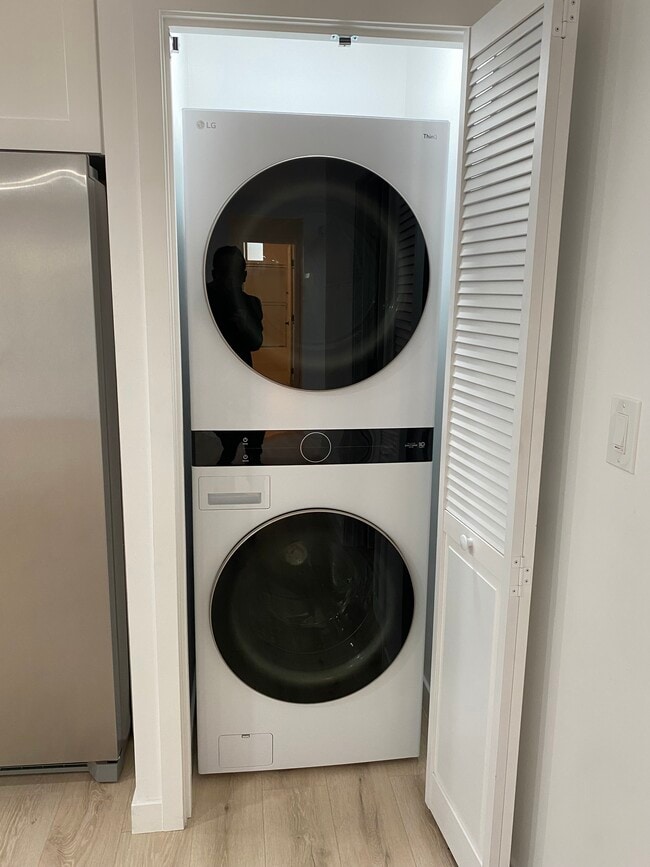 New Full-Sized Washer & Dryer - 24223 Arch St