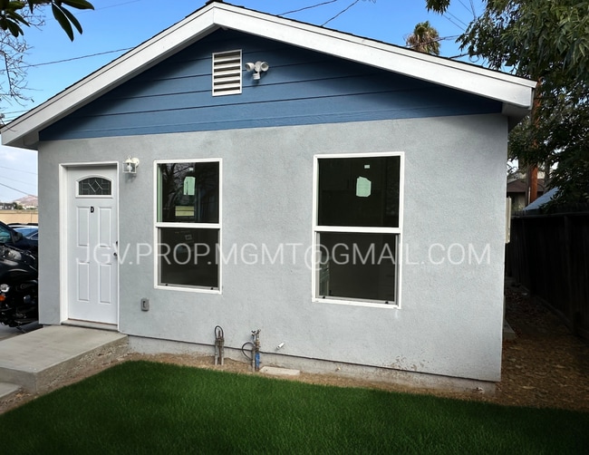 Building Photo - 1025 S Victoria Ave