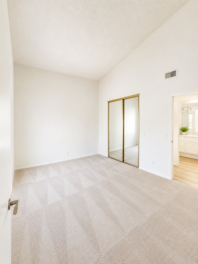 Photo - 751 Birchpark Cir Unit 204