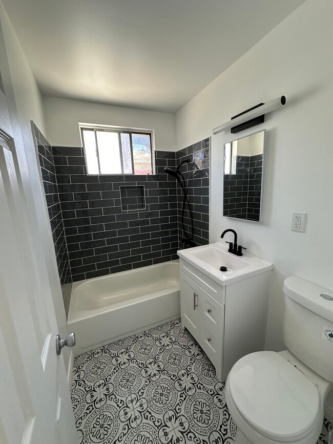 Photo - 1001 N Gay St Unit 4