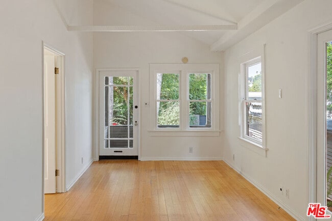 Photo - 1448 Angelus Ave