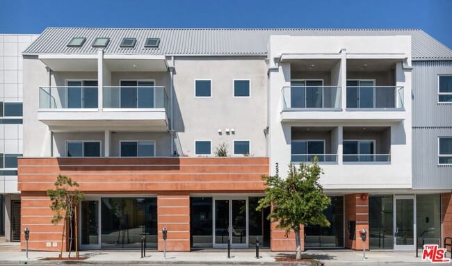 Building Photo - 2336 Westwood Blvd Unit 205