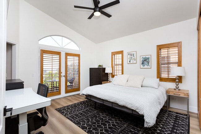 Photo - 919 W Lewis St