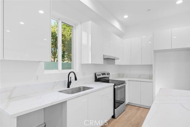 Photo - 6846 Cedros Ave