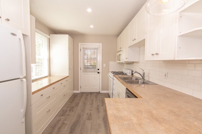 Photo - Updated Craftsman 2-Bed / 1-Bath W/ Private Yard/Storage/Washer/Dryer in South Park!