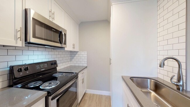 Photo - Henry Square