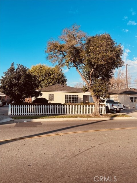 Photo - 905 W McFadden Ave